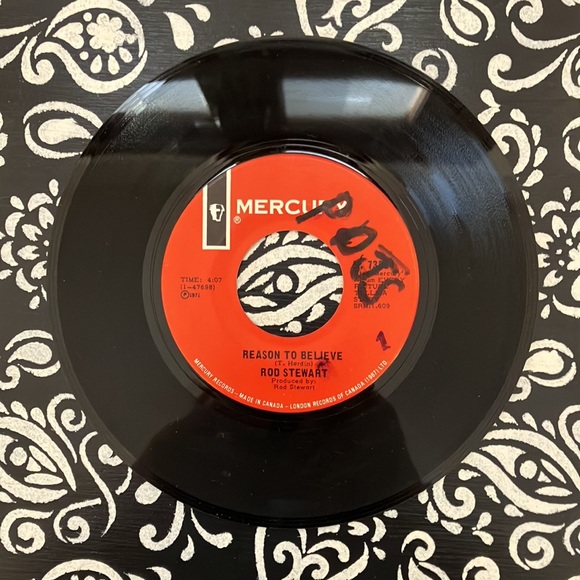 Vintage Rod Stewart 45 rpm “Maggie May/Reason to Believe” - Picture 2 of 3